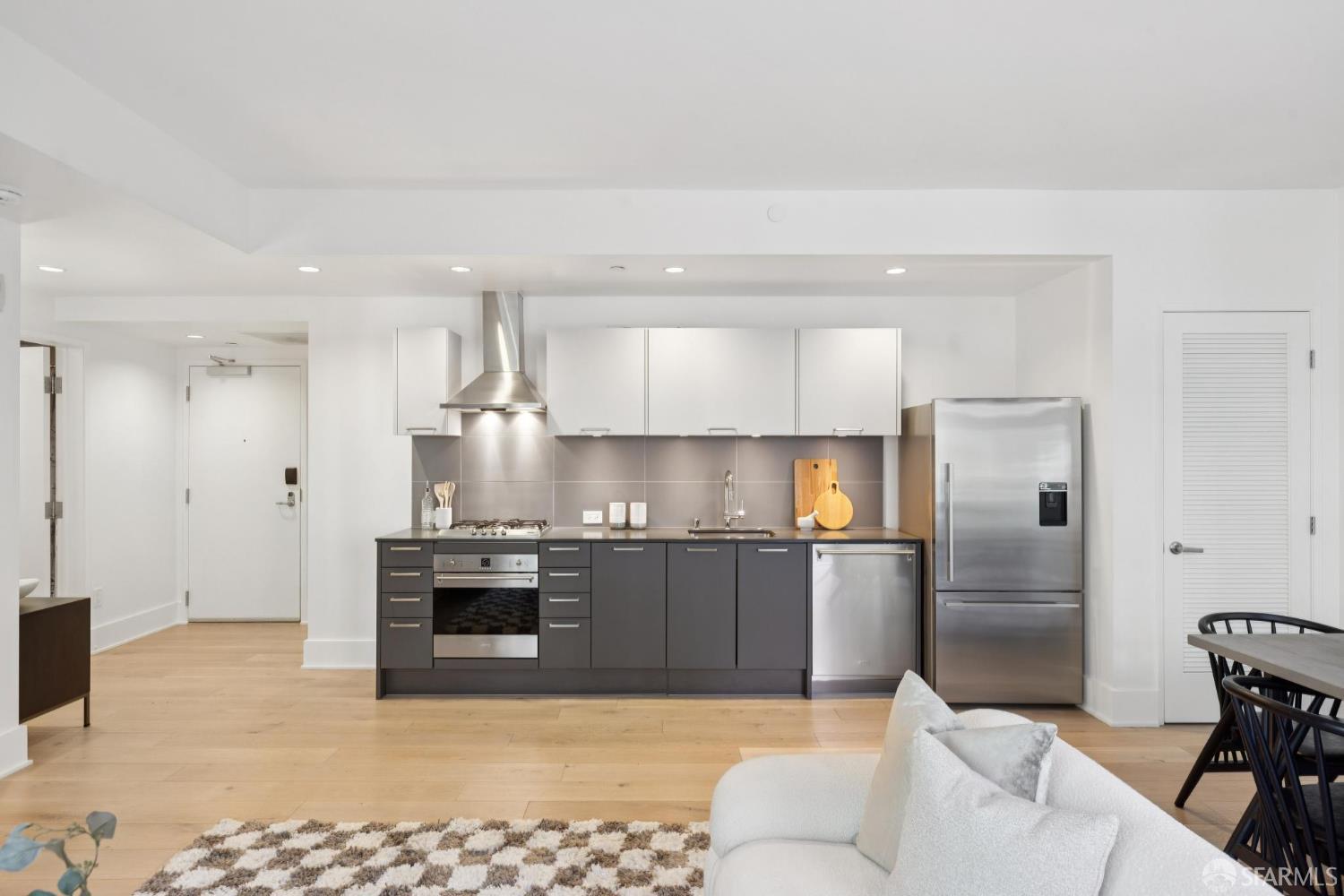 1075 Market Street # 612