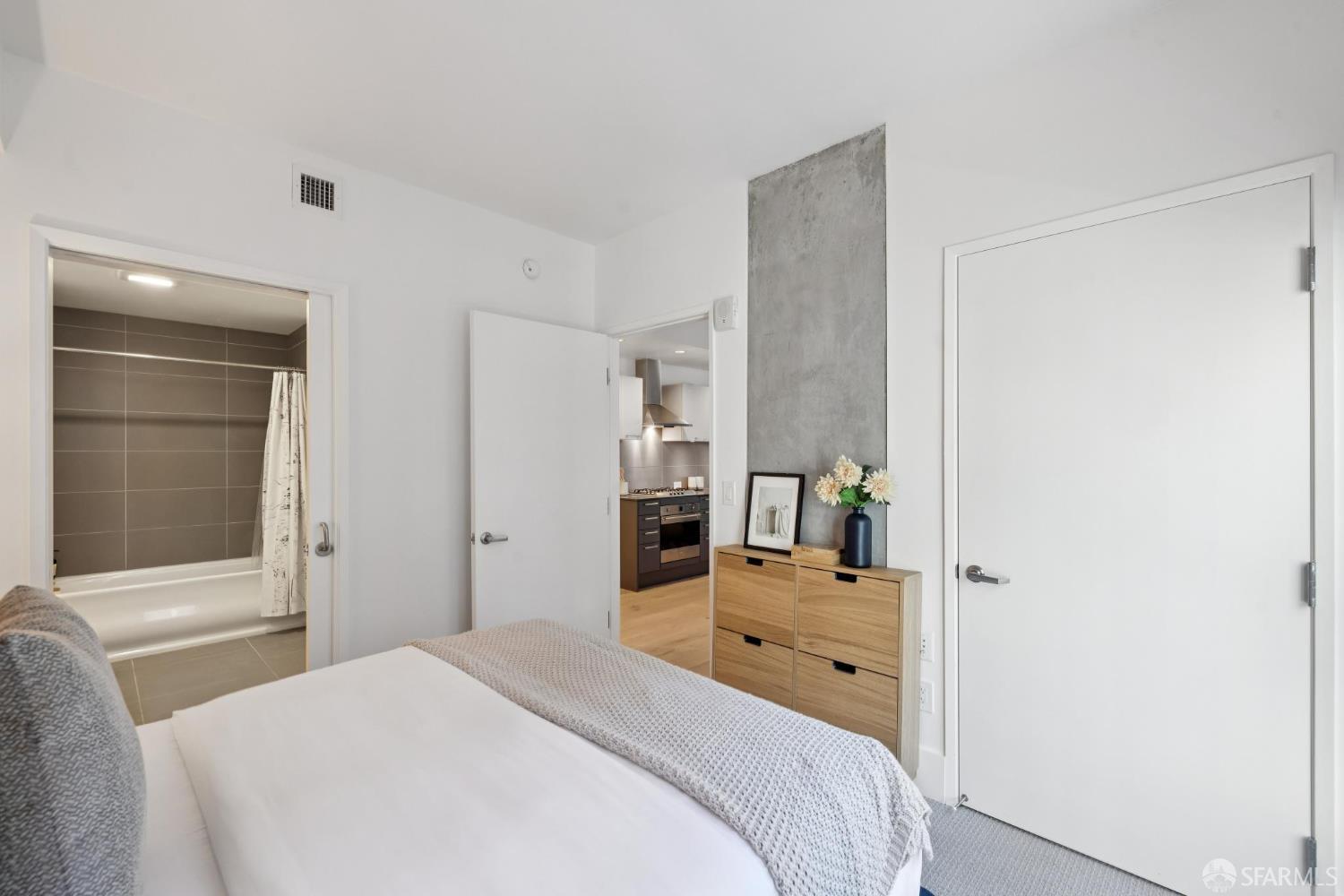1075 Market Street # 612