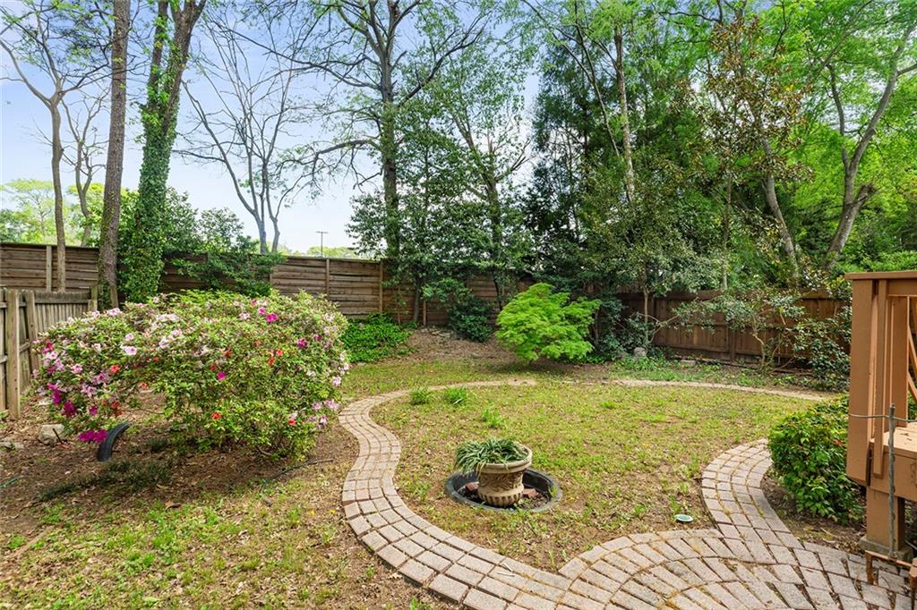 873 Monroe Circle NE