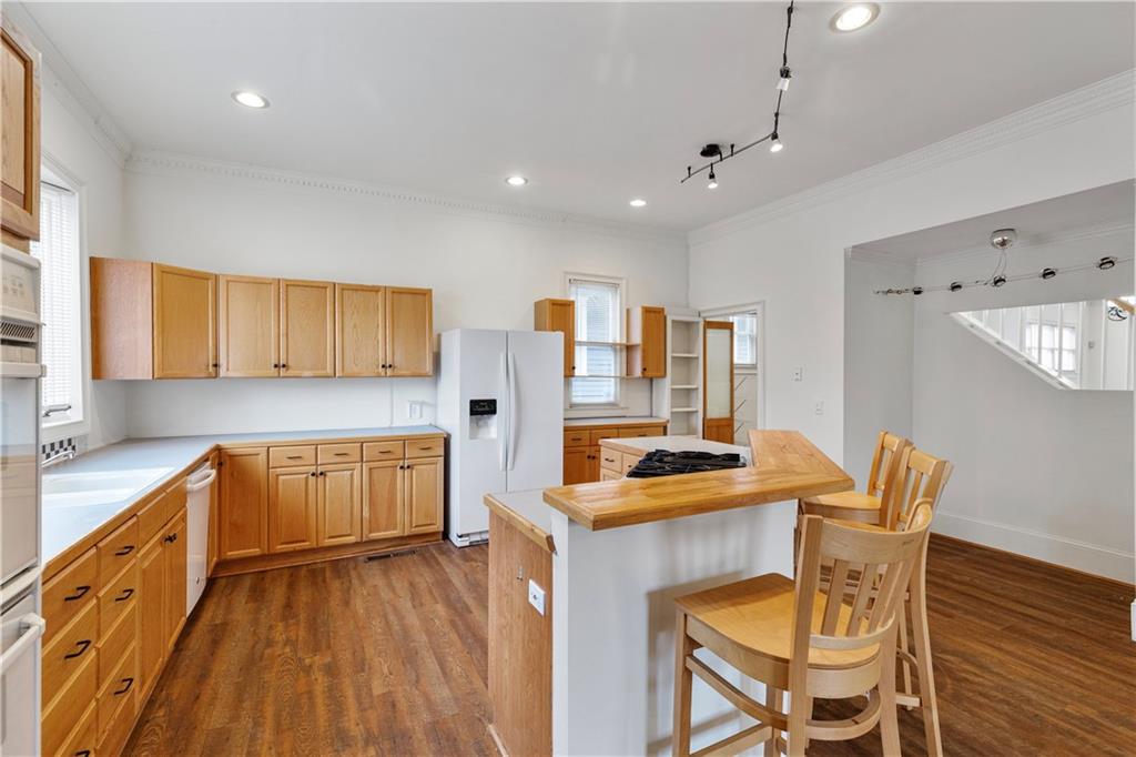 873 Monroe Circle NE