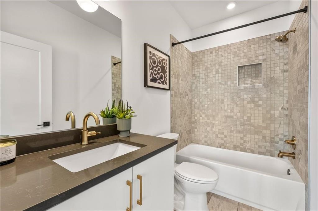 1836 Memorial Drive Unit 303