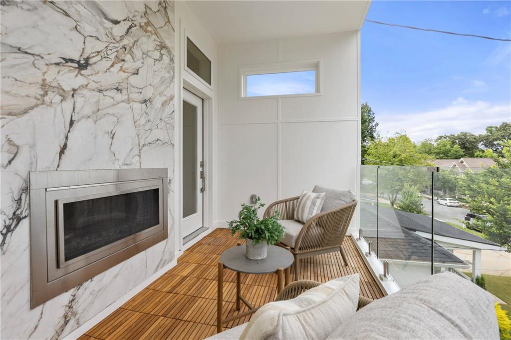 24 Hutchinson Street NE