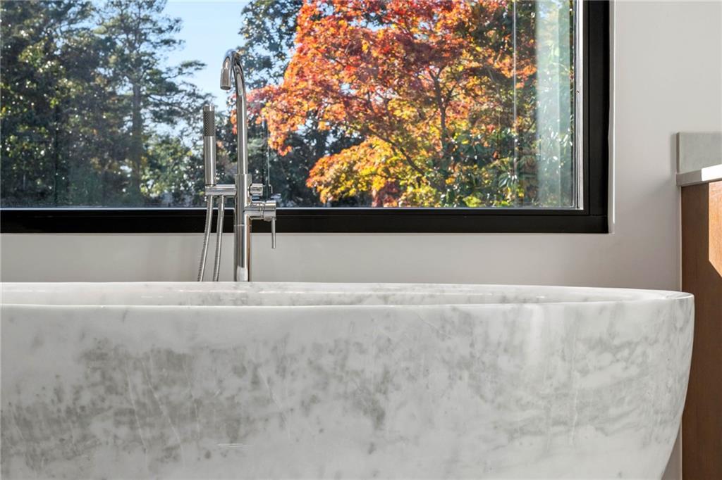 654 Longleaf Drive NE