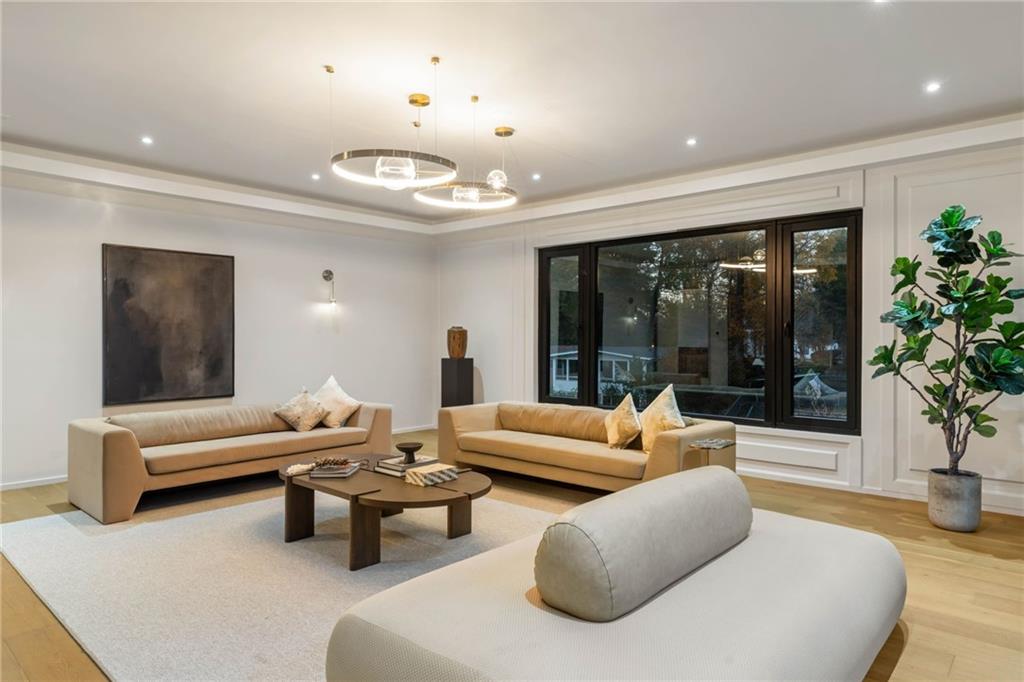 654 Longleaf Drive NE