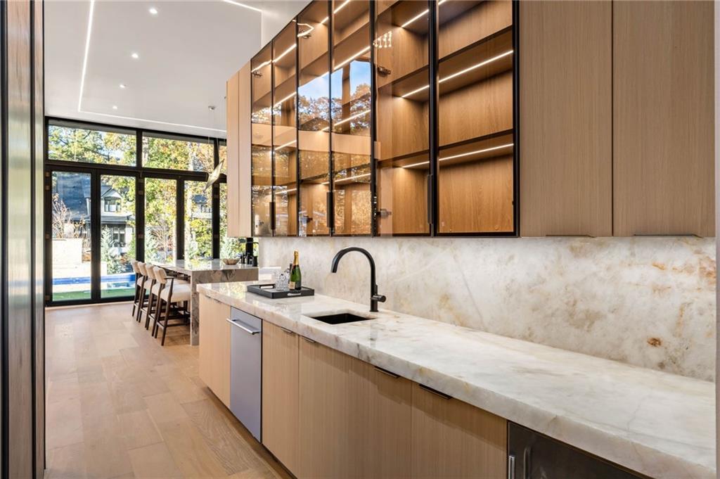 654 Longleaf Drive NE