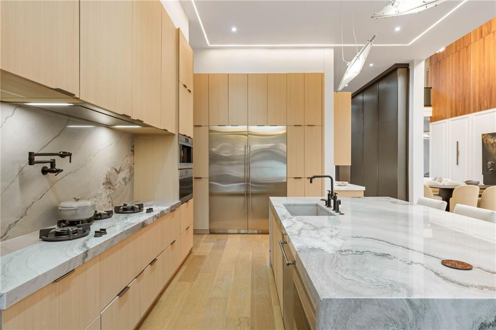 654 Longleaf Drive NE