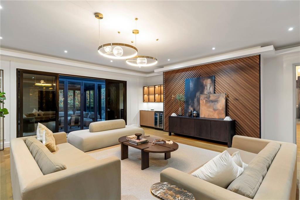 654 Longleaf Drive NE