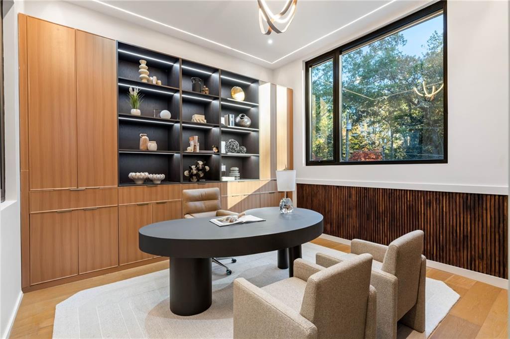 654 Longleaf Drive NE