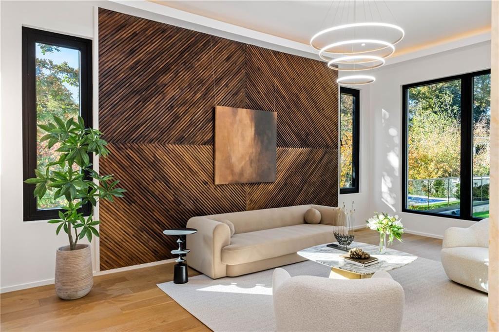 654 Longleaf Drive NE