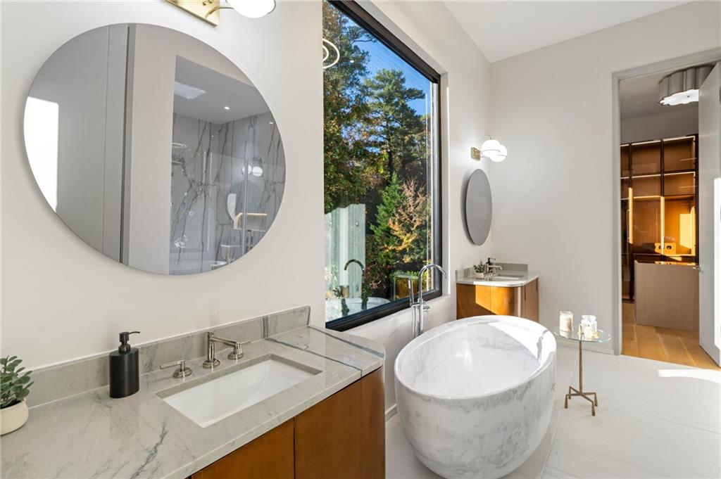 654 Longleaf Drive NE