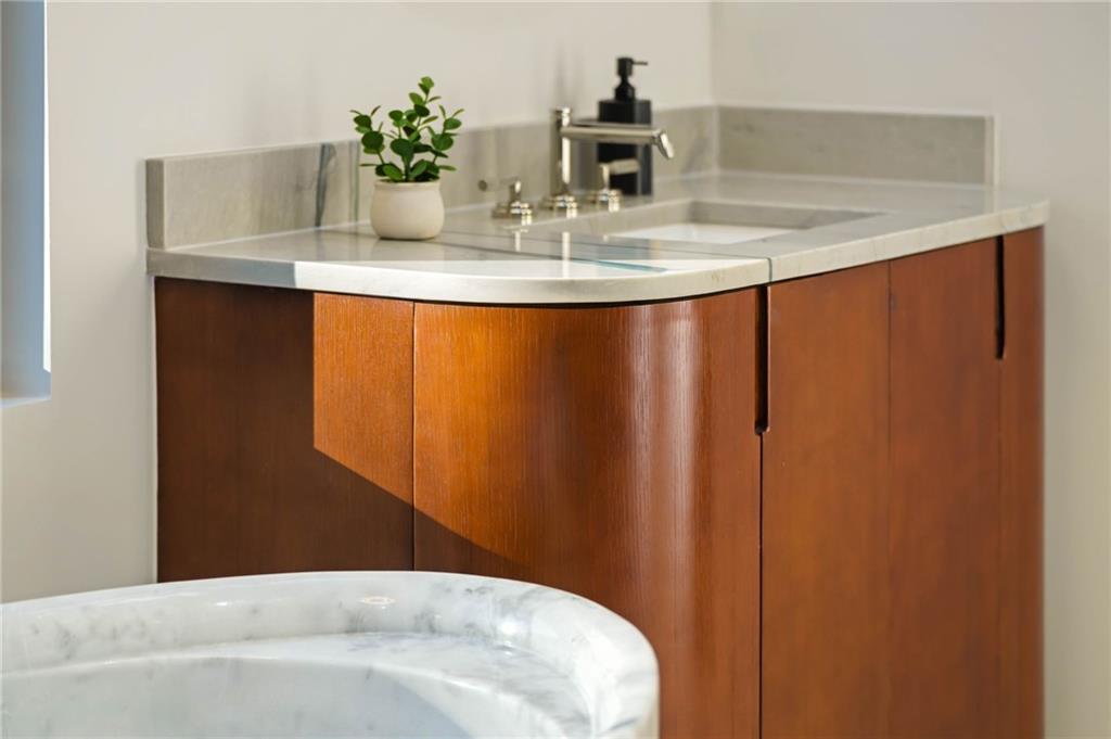 654 Longleaf Drive NE