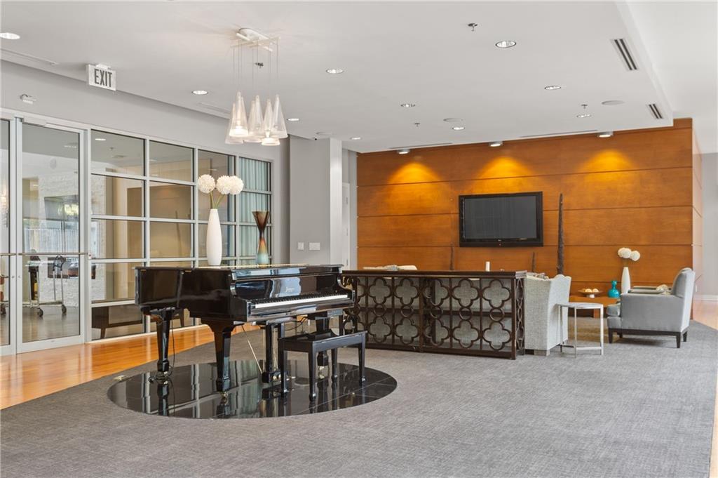 722 Cosmopolitan Drive NE