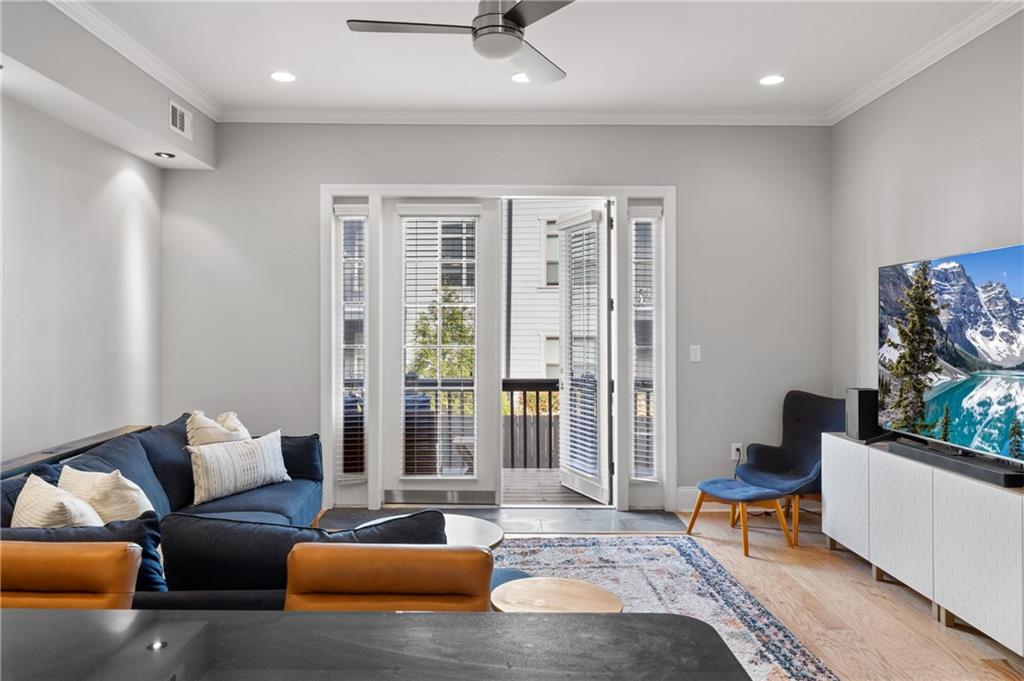 722 Cosmopolitan Drive NE