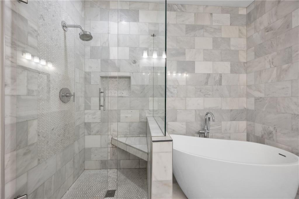 722 Cosmopolitan Drive NE