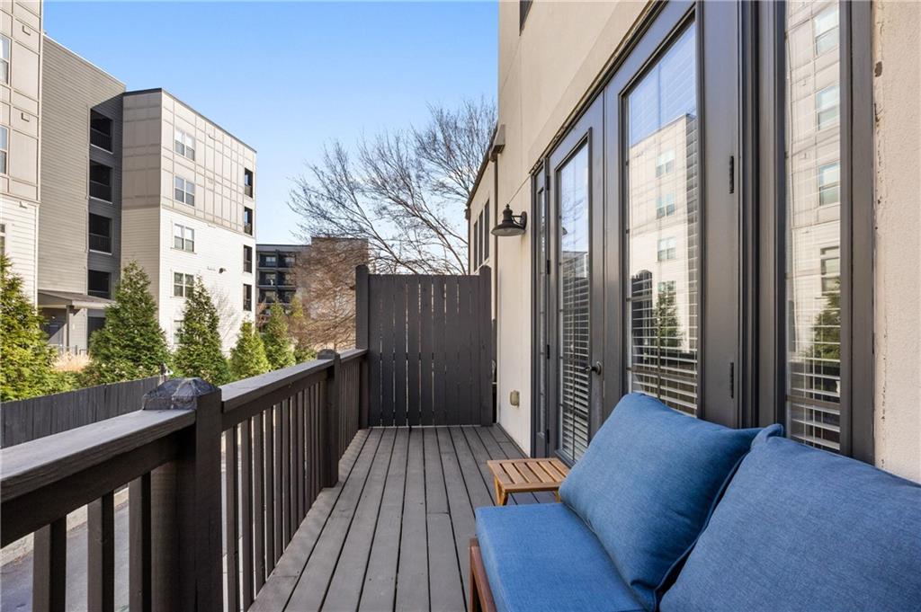 722 Cosmopolitan Drive NE