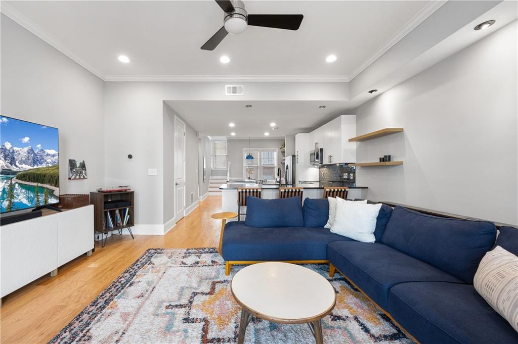 722 Cosmopolitan Drive NE