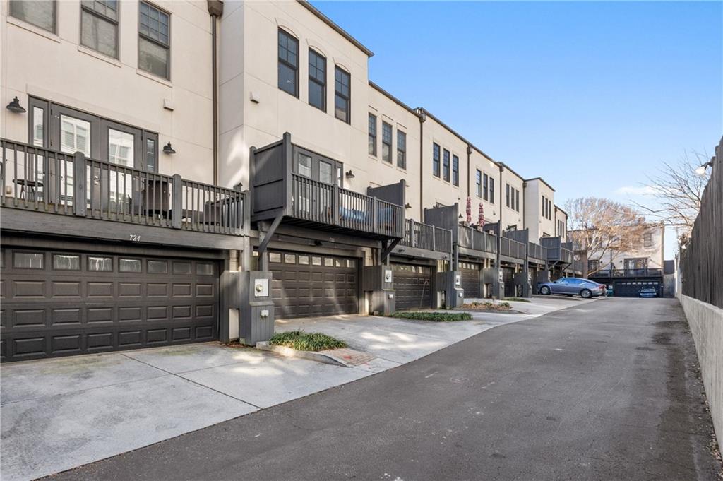 722 Cosmopolitan Drive NE