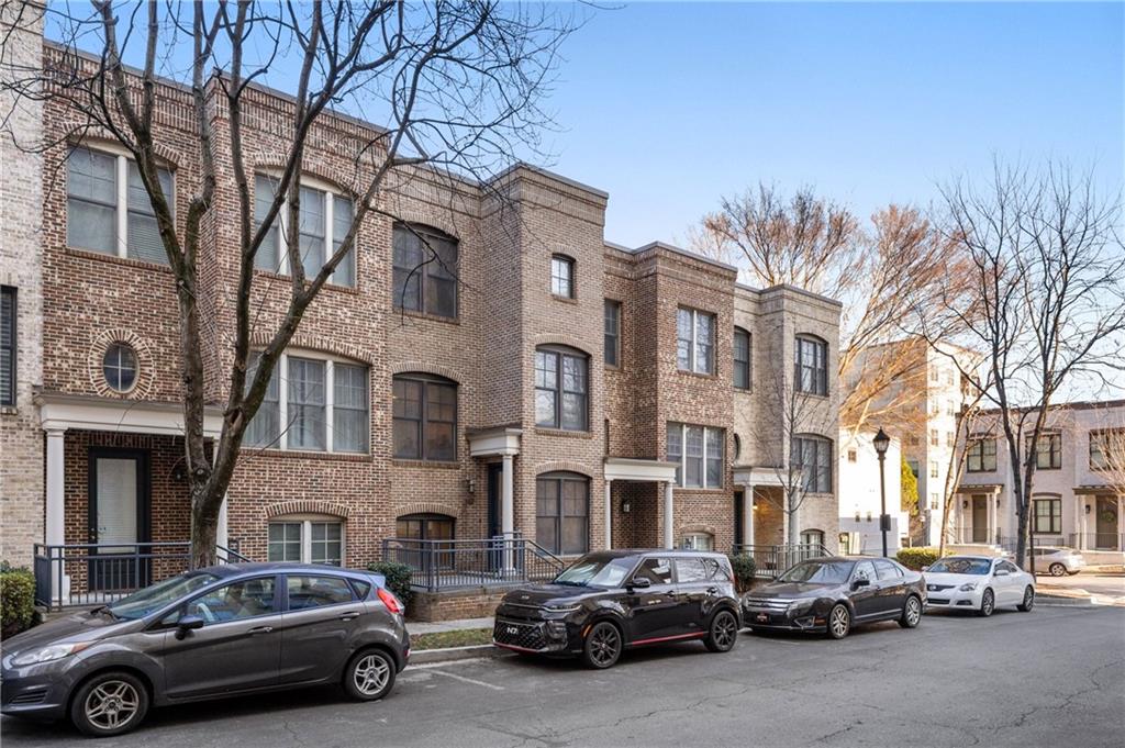 722 Cosmopolitan Drive NE