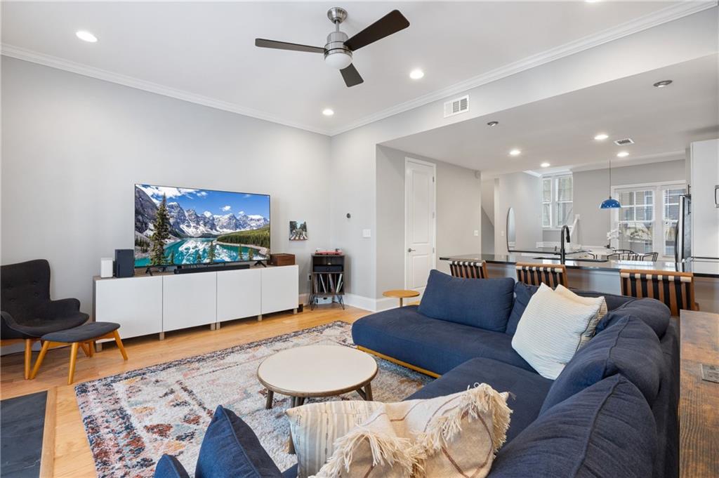 722 Cosmopolitan Drive NE