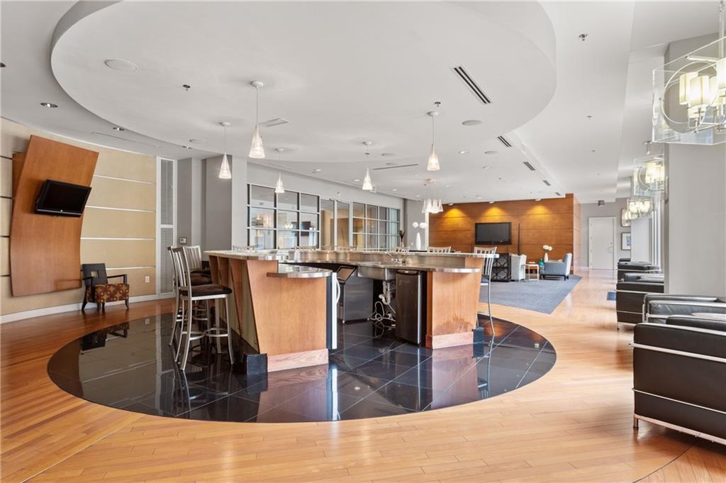 722 Cosmopolitan Drive NE