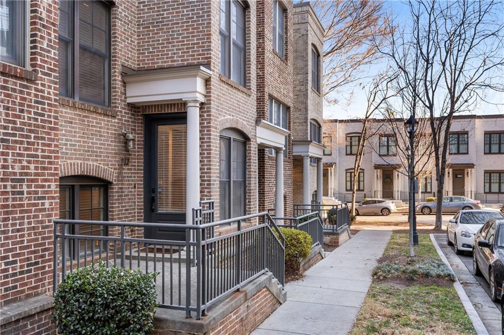 722 Cosmopolitan Drive NE