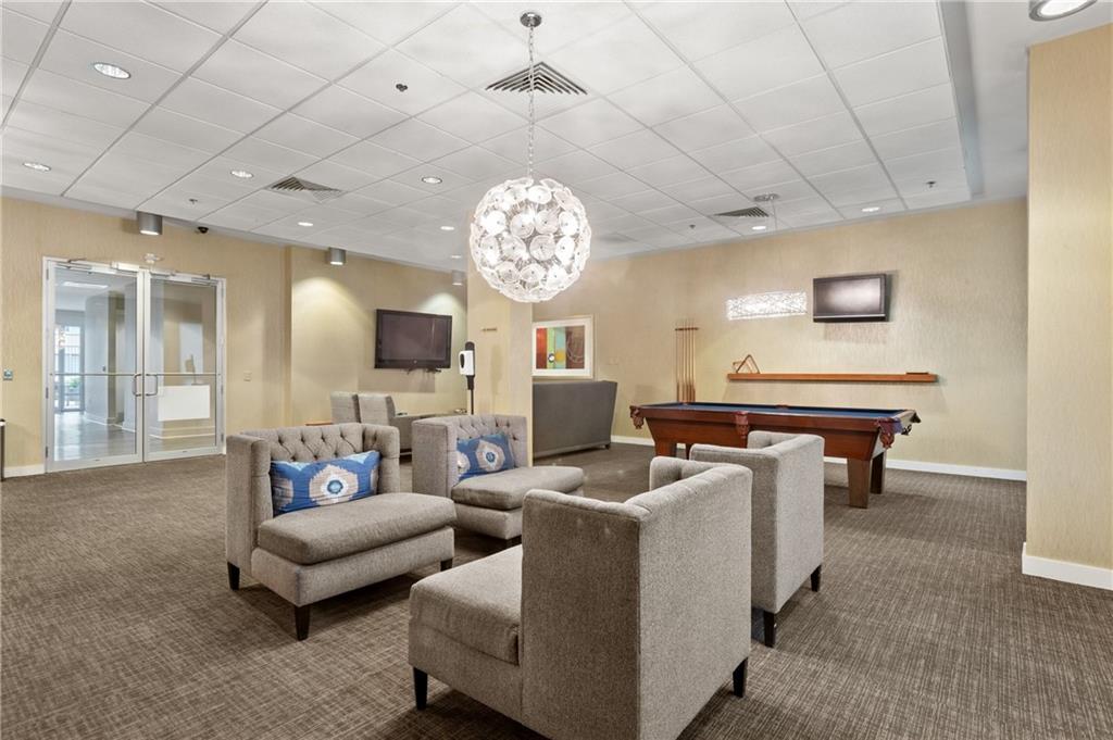 722 Cosmopolitan Drive NE