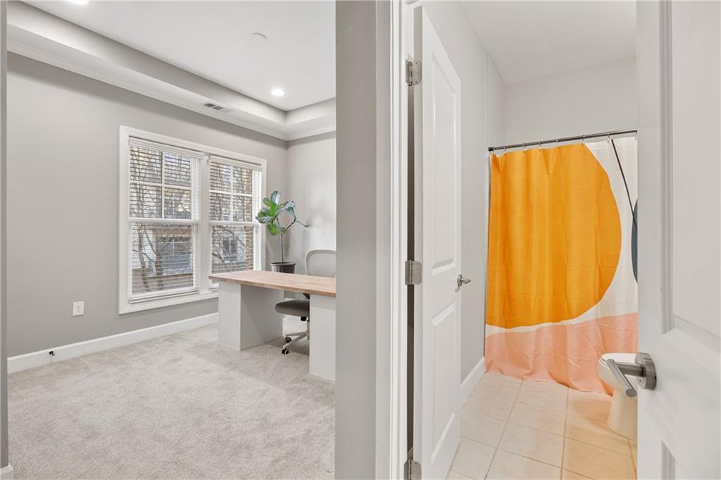 722 Cosmopolitan Drive NE