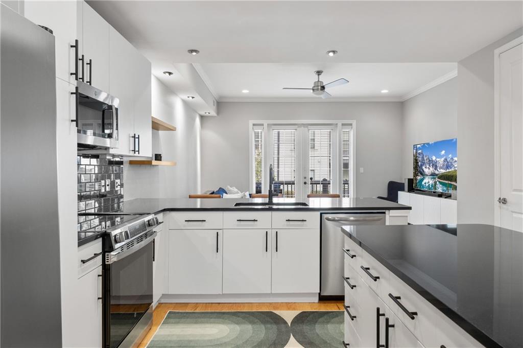 722 Cosmopolitan Drive NE