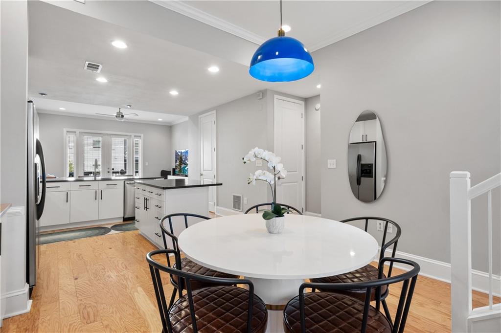 722 Cosmopolitan Drive NE