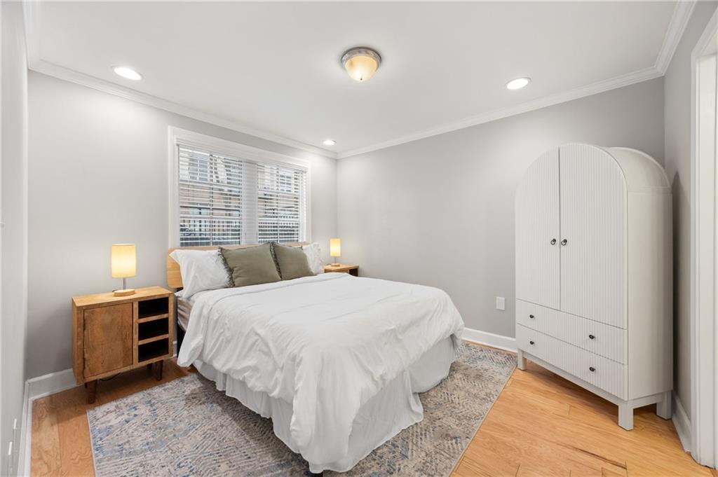 722 Cosmopolitan Drive NE