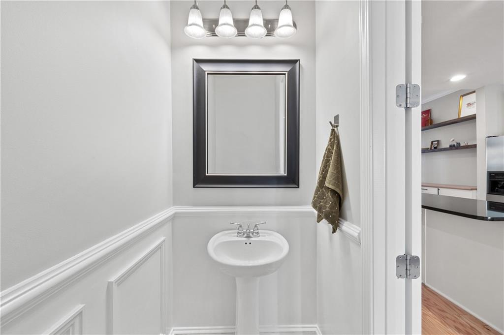 722 Cosmopolitan Drive NE