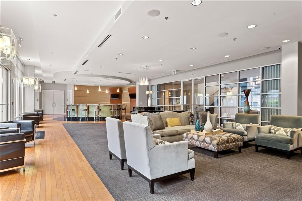 722 Cosmopolitan Drive NE