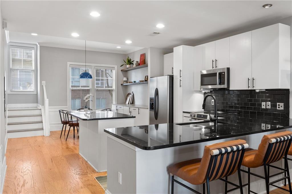 722 Cosmopolitan Drive NE