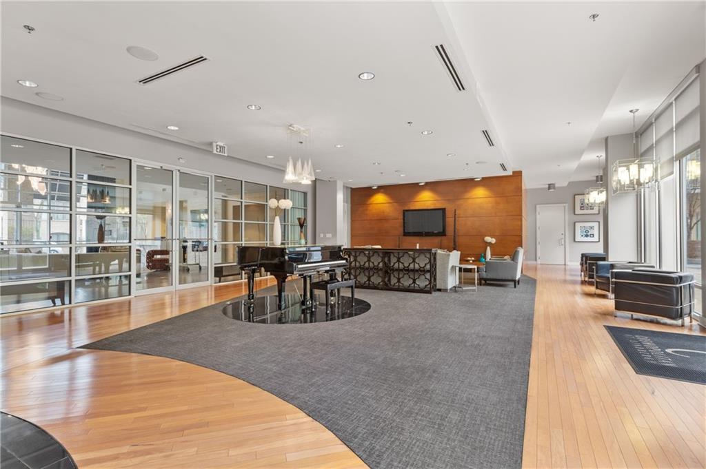 722 Cosmopolitan Drive NE