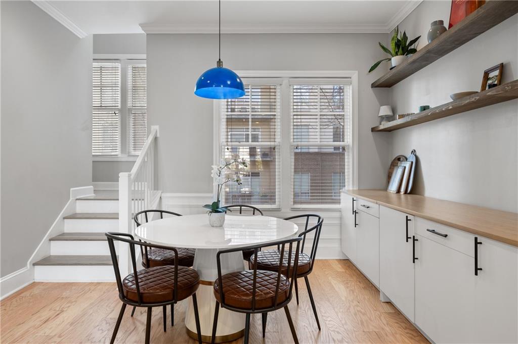 722 Cosmopolitan Drive NE