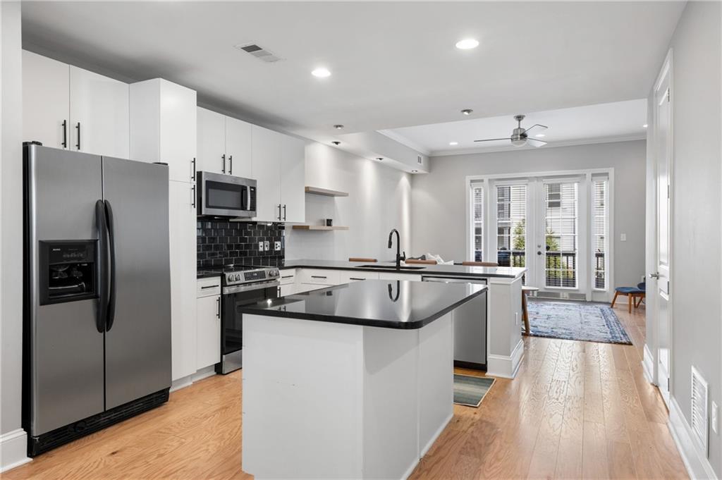 722 Cosmopolitan Drive NE