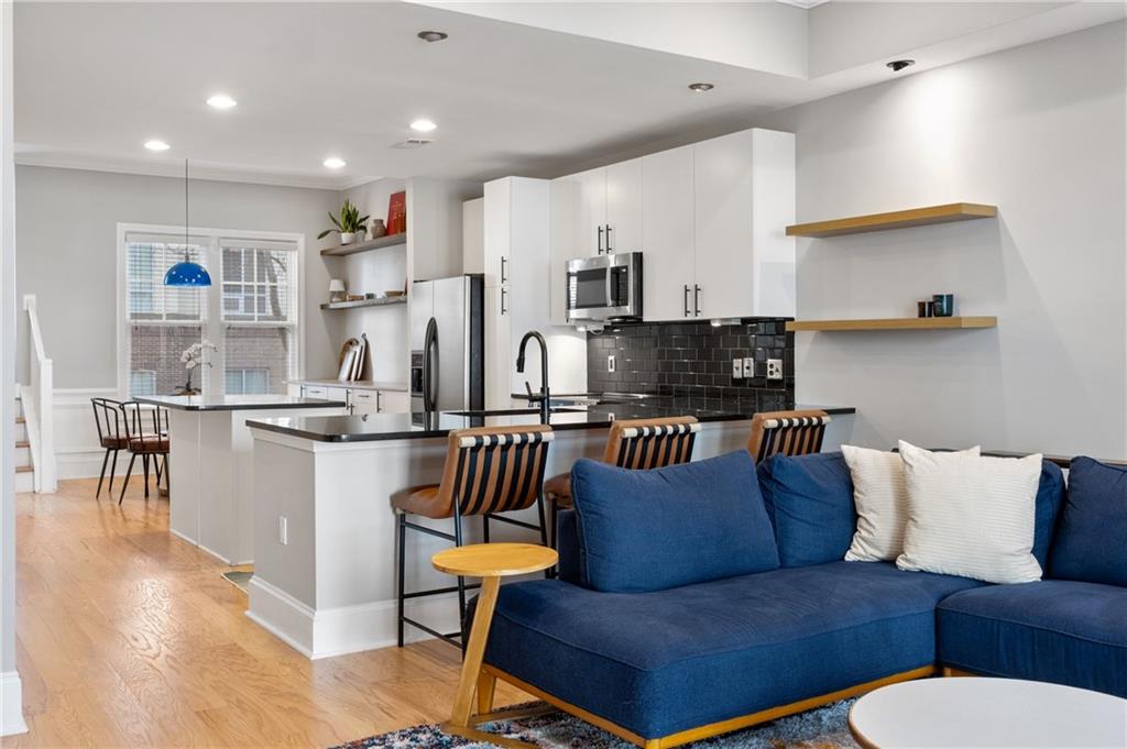 722 Cosmopolitan Drive NE