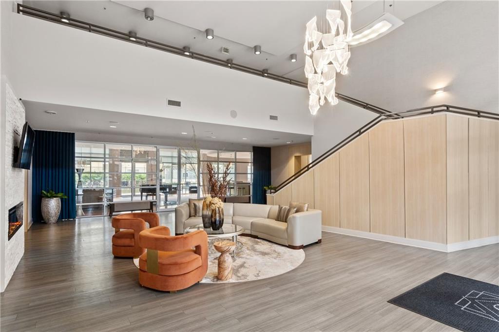 722 Cosmopolitan Drive NE