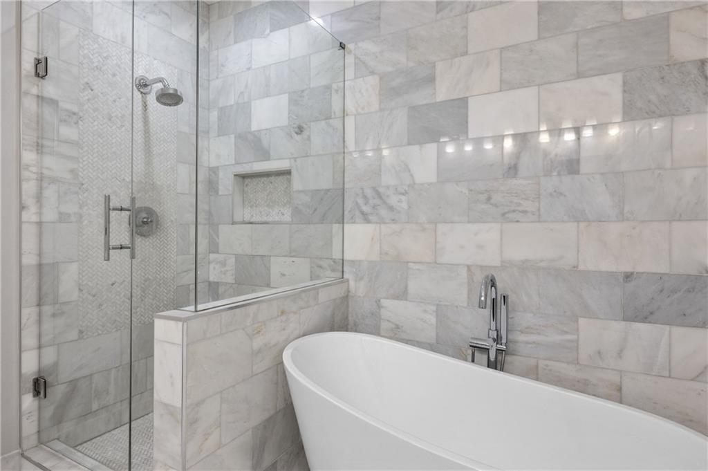 722 Cosmopolitan Drive NE