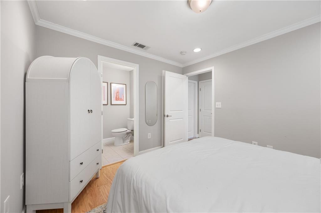 722 Cosmopolitan Drive NE