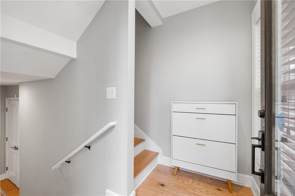 722 Cosmopolitan Drive NE