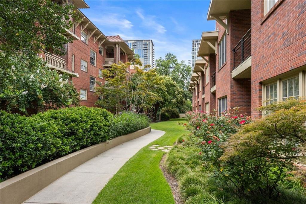 266 11th Street NE Unit 203