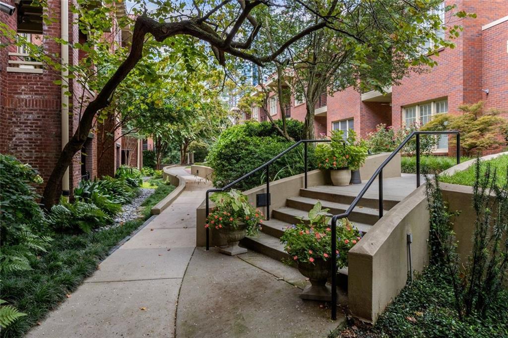 266 11th Street NE Unit 203