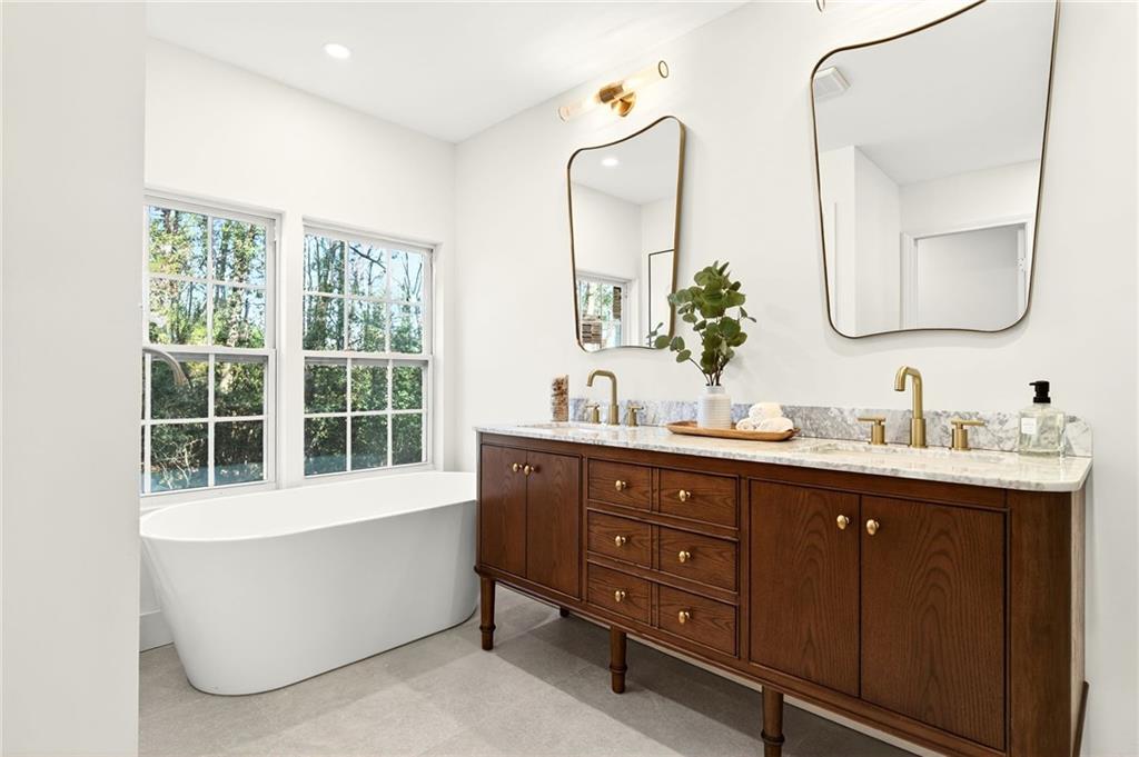 2603 Kings Lake Court NE