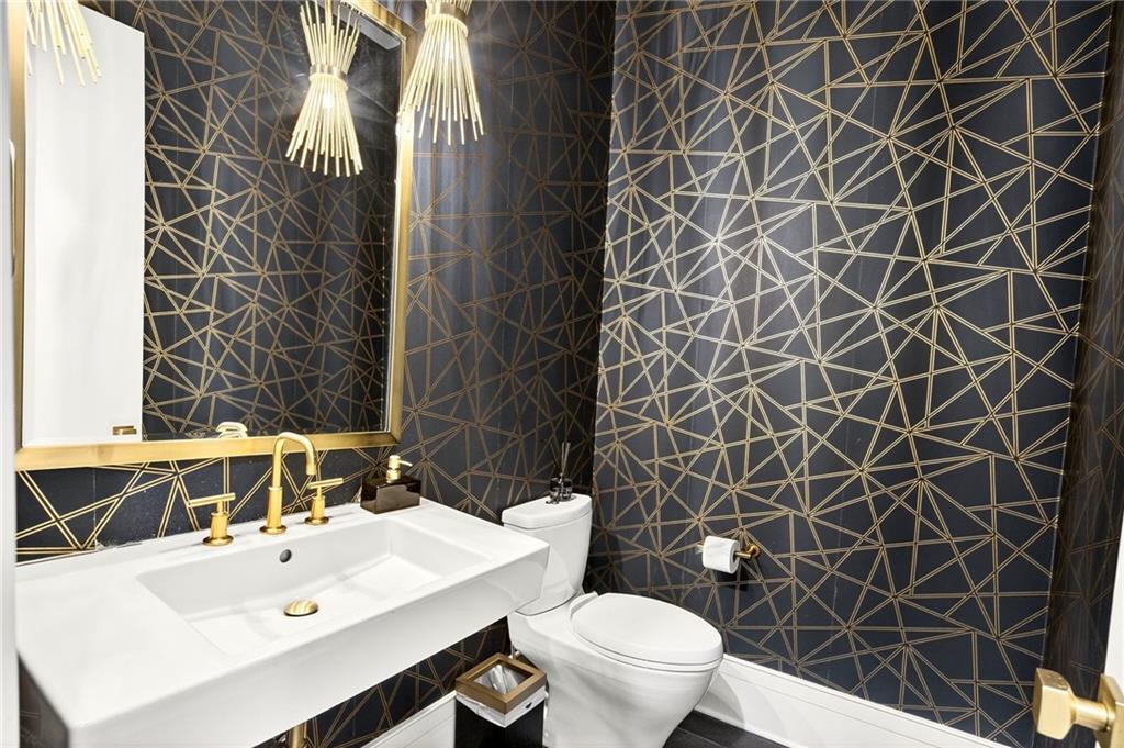 345 Pinecrest Road NE