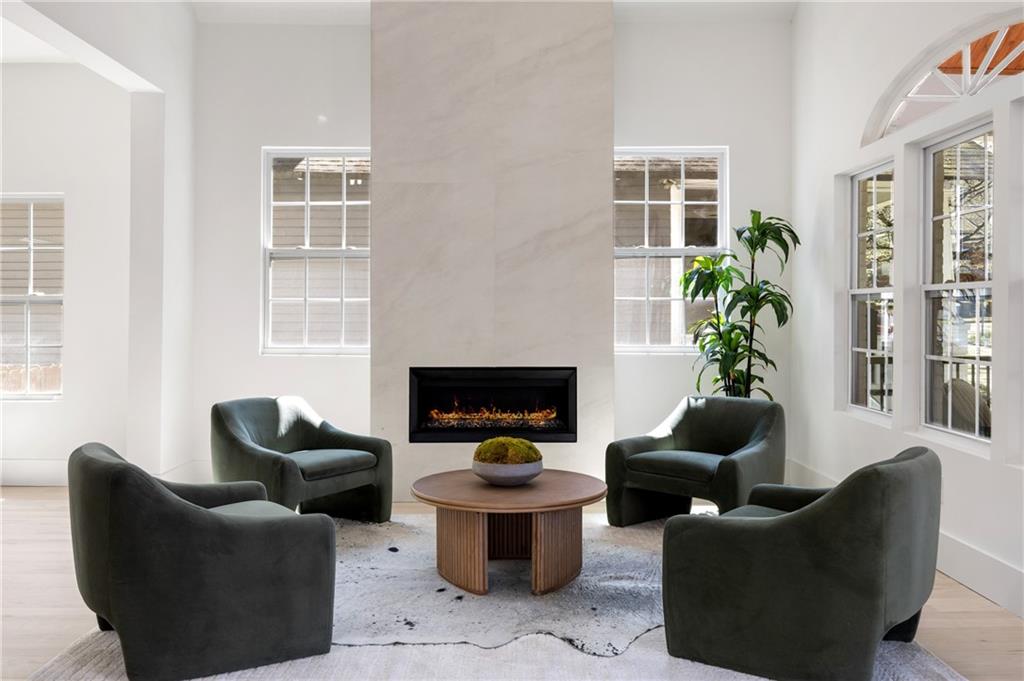 873 Monroe Circle NE