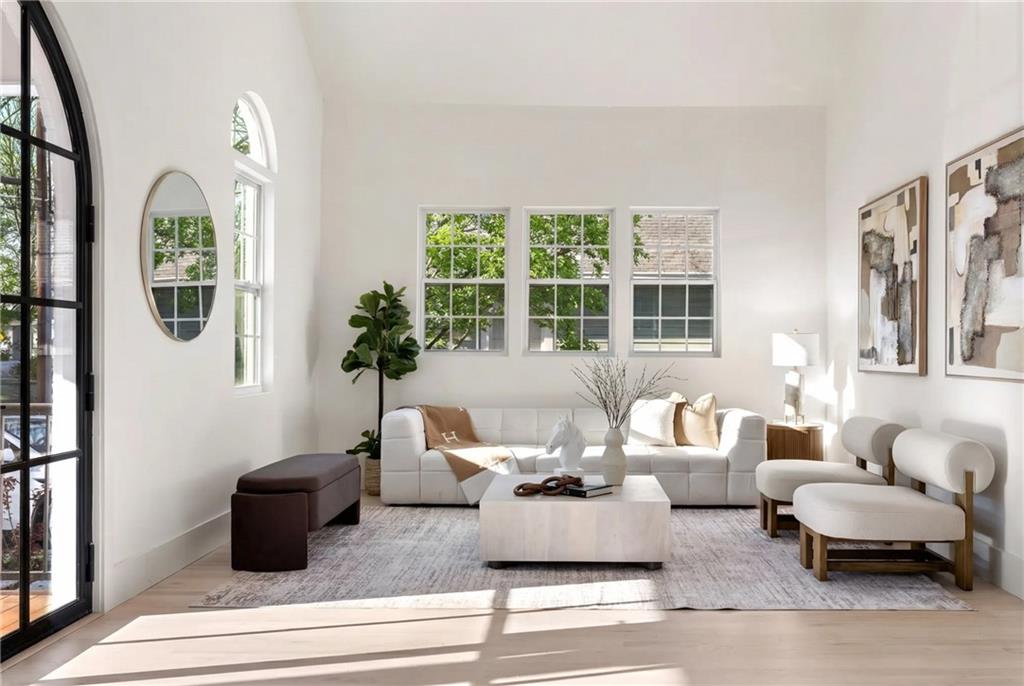 873 Monroe Circle NE