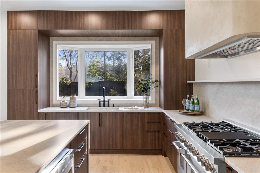 873 Monroe Circle NE