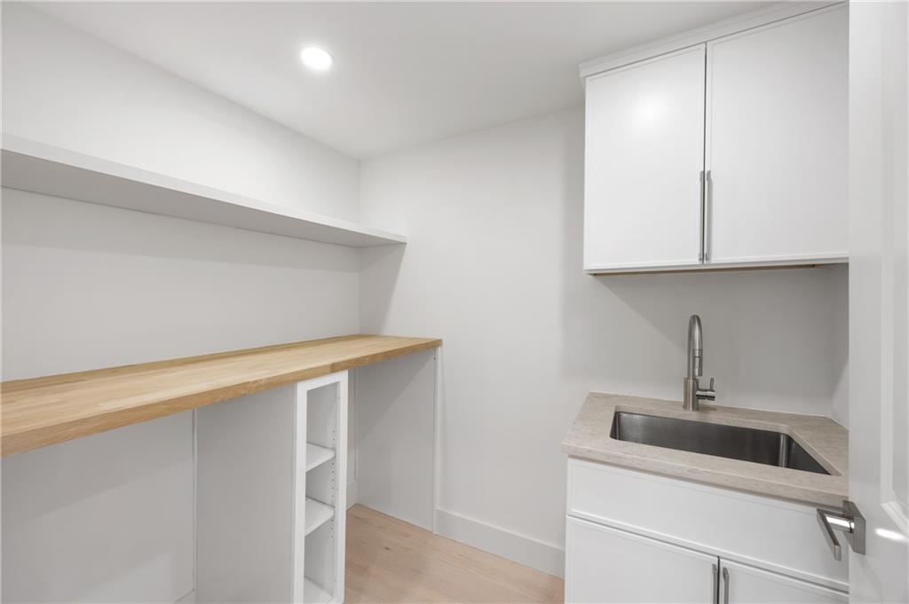 873 Monroe Circle NE