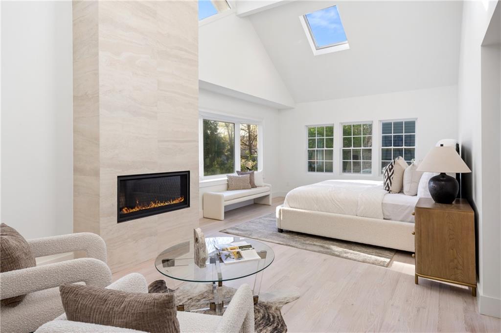 873 Monroe Circle NE